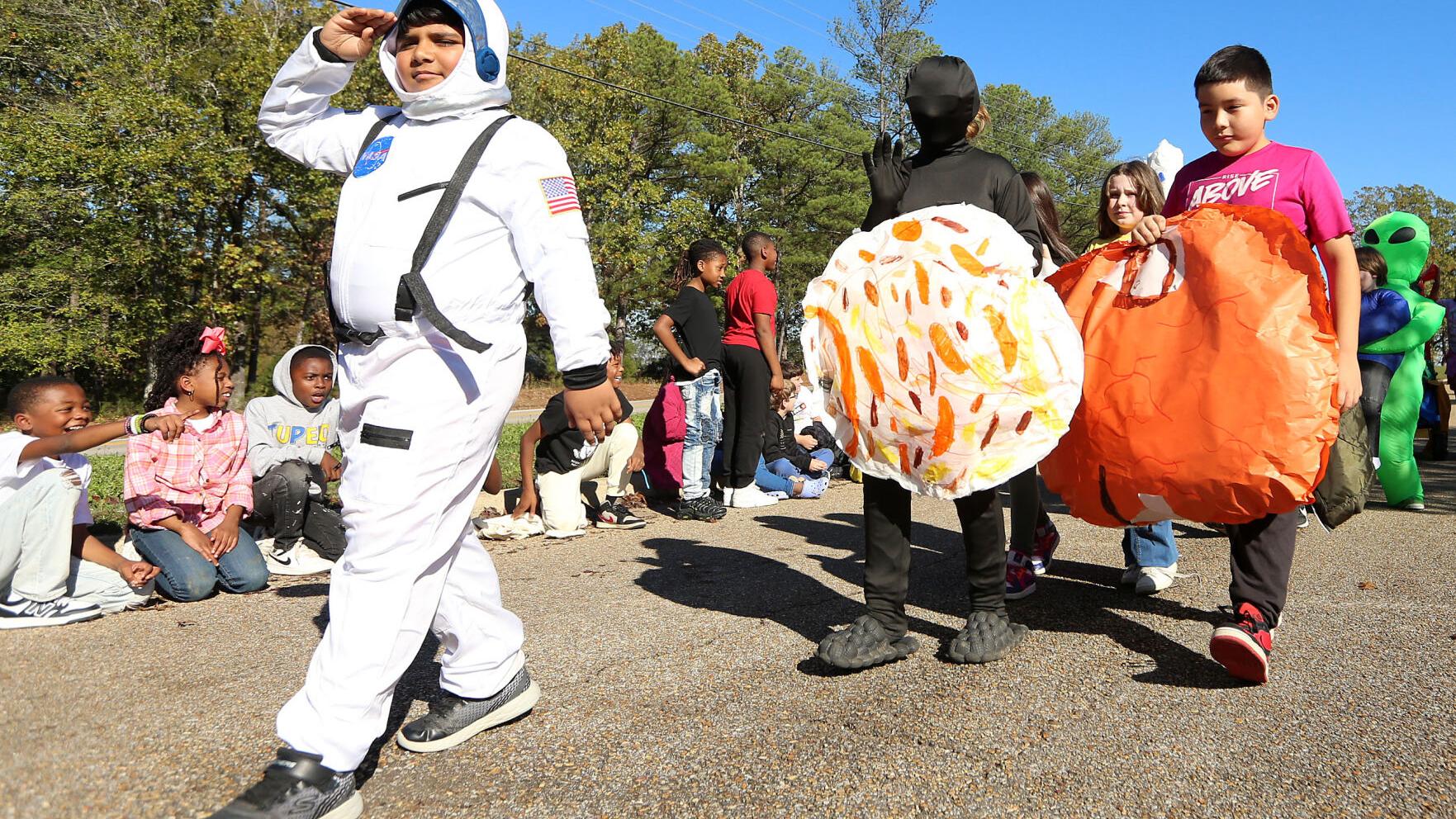 Lawndale Elementary hosts Thanksgiving Day Parade